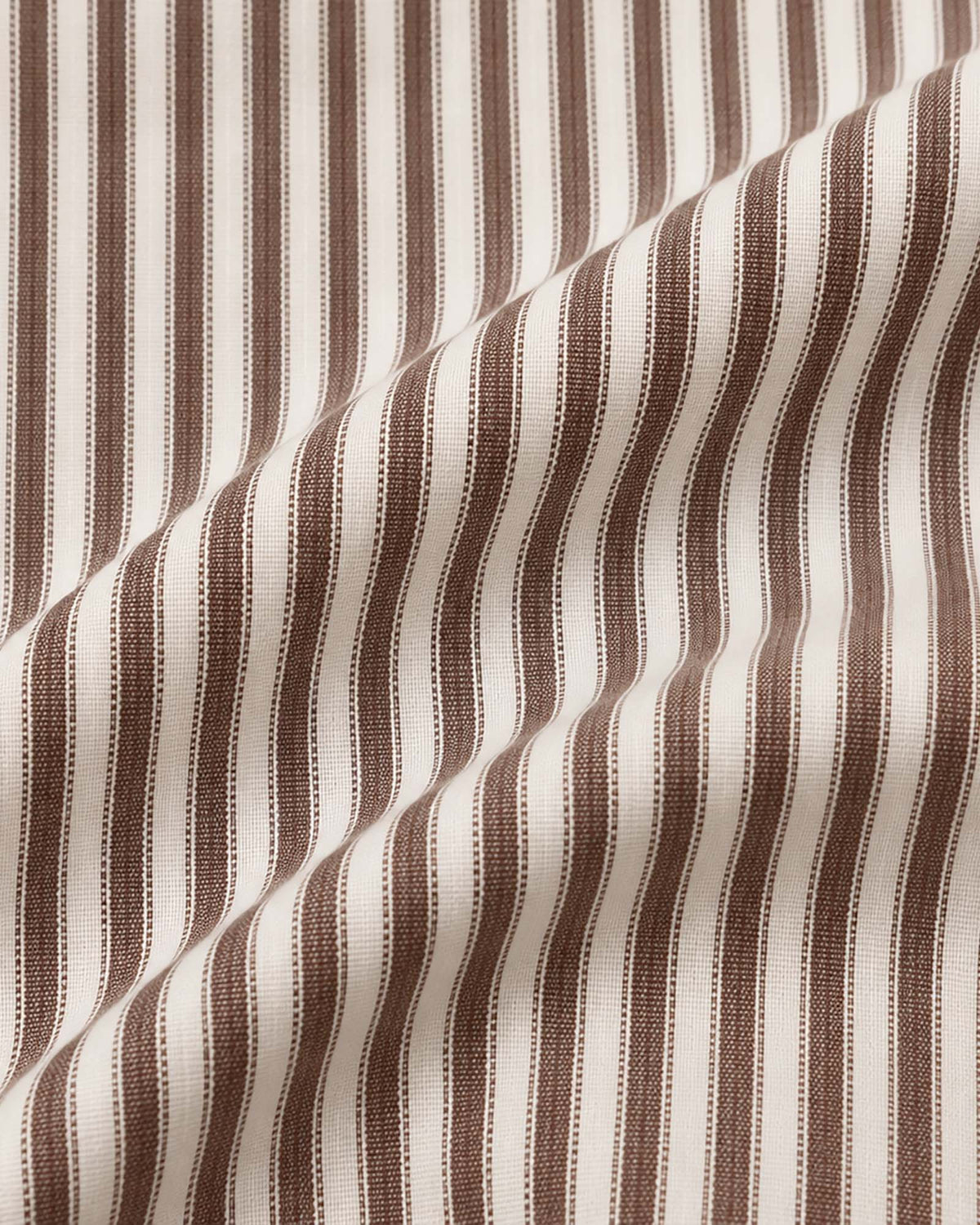 Tejido de rayas marrón y blanco del modelo Versatile. Calidad 100% algodón premium. 