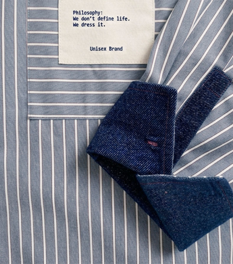 Camisa de rayas unisex  de estilo oversize y tejido de algodón premium, corte relajado con bolsillo frontal y etiqueta con número de serie para que sea única. Estampado en la espalda con mensaje, estilo minimalista y urbano